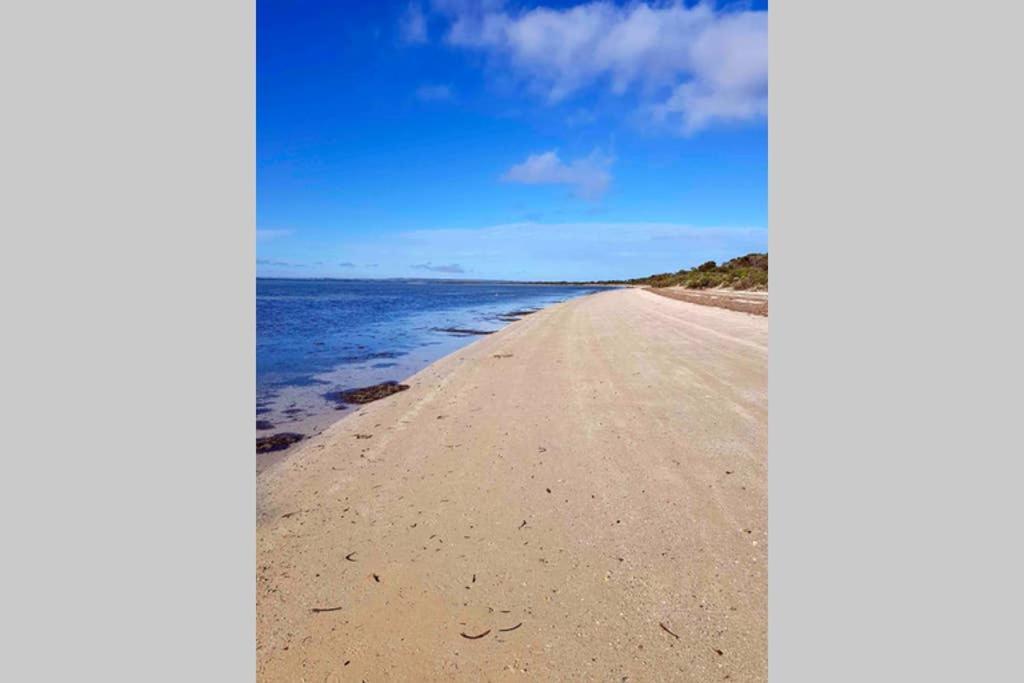 Leeward 'Tranquil Beachfront' Kingscote Exteriör bild